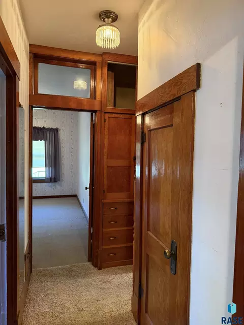 Entry Way - 904 S Cherry St, Freeman, SD 57029 photo 3 of 6