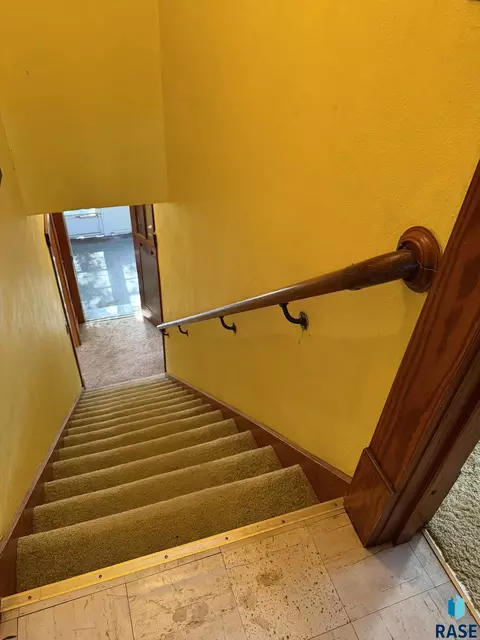 Entry Way - 904 S Cherry St, Freeman, SD 57029 photo 5 of 6