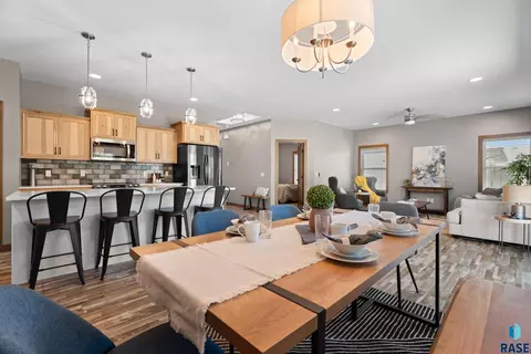 Dining - 612 E Lakeview Dr, Brandon, SD 57005 photo 3 of 3