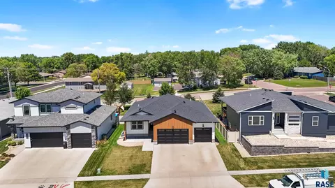 View/Area - 612 E Lakeview Dr, Brandon, SD 57005 photo 3 of 5