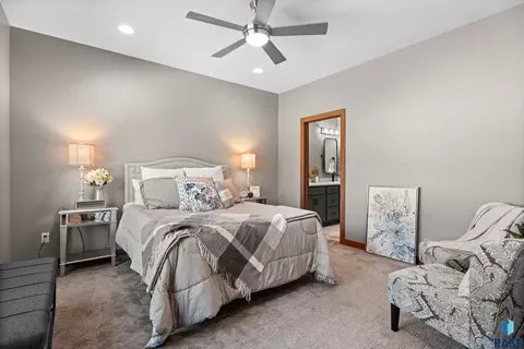 Bedroom - 612 E Lakeview Dr, Brandon, SD 57005 photo 1 of 5