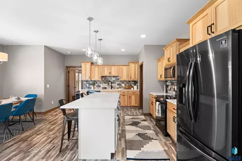 Kitchen - 612 E Lakeview Dr, Brandon, SD 57005 photo 3 of 3