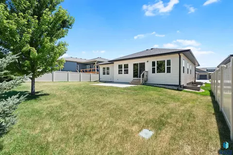 Exterior - 612 E Lakeview Dr, Brandon, SD 57005 photo 4 of 7
