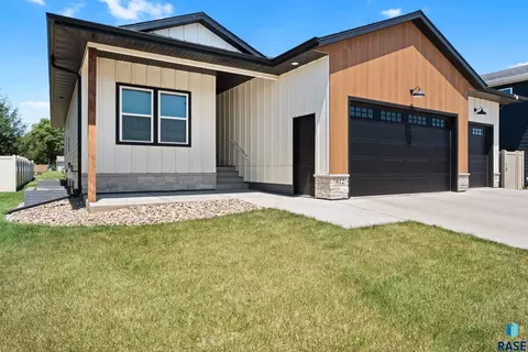 Exterior - 612 E Lakeview Dr, Brandon, SD 57005 photo 7 of 7