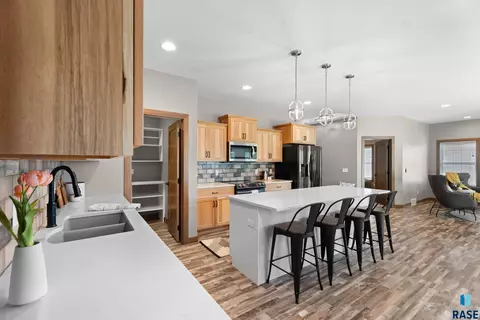 Kitchen - 612 E Lakeview Dr, Brandon, SD 57005 photo 2 of 3