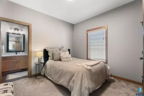 Bedroom - 612 E Lakeview Dr, Brandon, SD 57005 photo 4 of 5