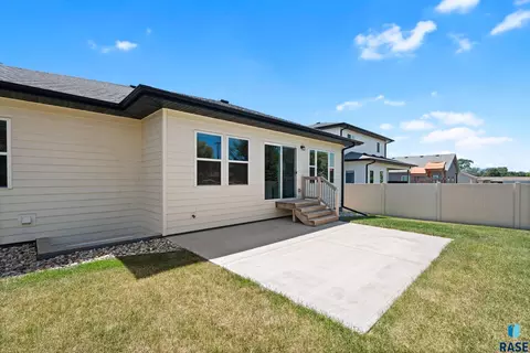 Exterior - 612 E Lakeview Dr, Brandon, SD 57005 photo 6 of 7