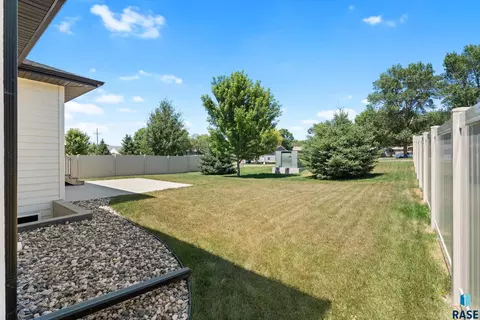 Exterior - 612 E Lakeview Dr, Brandon, SD 57005 photo 2 of 7