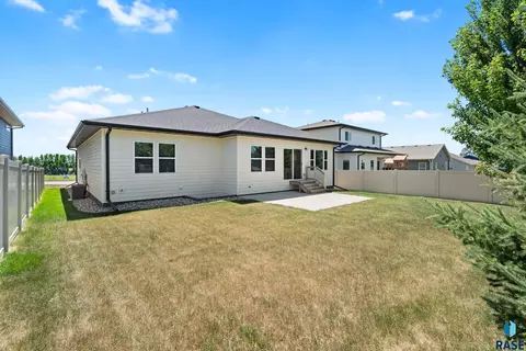 Exterior - 612 E Lakeview Dr, Brandon, SD 57005 photo 5 of 7