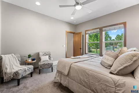Bedroom - 612 E Lakeview Dr, Brandon, SD 57005 photo 2 of 5