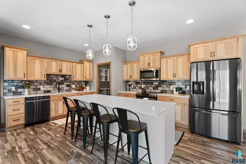 Kitchen - 612 E Lakeview Dr, Brandon, SD 57005 photo 1 of 3
