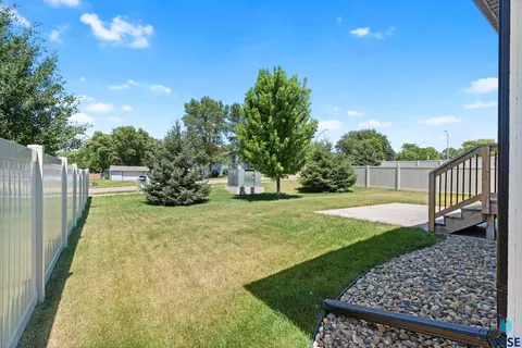 Exterior - 612 E Lakeview Dr, Brandon, SD 57005 photo 3 of 7