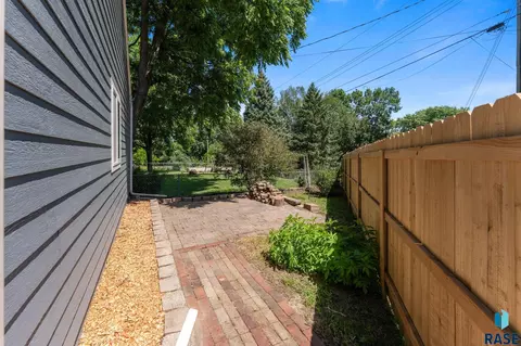 Exterior - 1732 S Van Eps Ave, Sioux Falls, SD 57105 photo 4 of 8