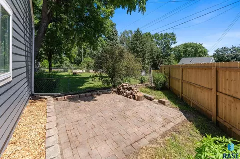 Exterior - 1732 S Van Eps Ave, Sioux Falls, SD 57105 photo 5 of 8