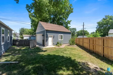 Exterior - 1732 S Van Eps Ave, Sioux Falls, SD 57105 photo 3 of 8