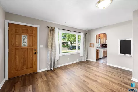 Living - 1732 S Van Eps Ave, Sioux Falls, SD 57105 photo 1 of 5