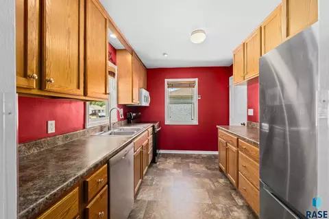 Kitchen - 1732 S Van Eps Ave, Sioux Falls, SD 57105 photo 1 of 4