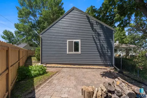 Exterior - 1732 S Van Eps Ave, Sioux Falls, SD 57105 photo 6 of 8