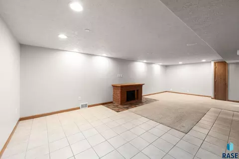 Living - 1732 S Van Eps Ave, Sioux Falls, SD 57105 photo 5 of 5