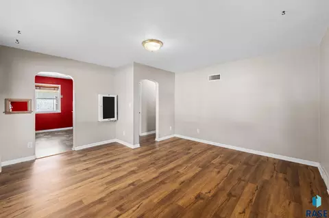 Living - 1732 S Van Eps Ave, Sioux Falls, SD 57105 photo 3 of 5