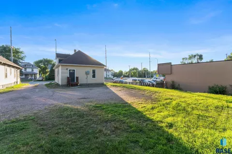 N Cliff Ave, Sioux Falls, SD 57103 photo 23