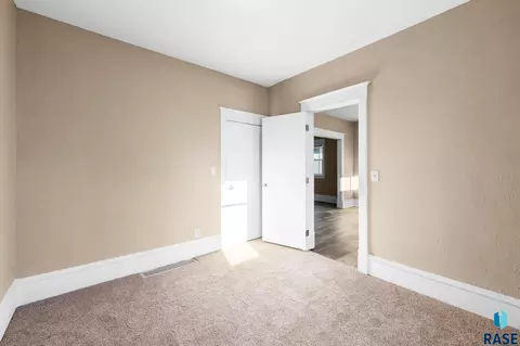 N Cliff Ave, Sioux Falls, SD 57103 photo 6