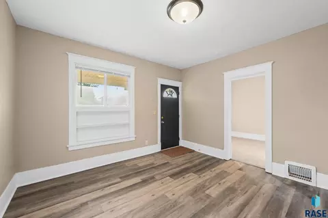 N Cliff Ave, Sioux Falls, SD 57103 photo 4