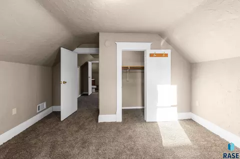 N Cliff Ave, Sioux Falls, SD 57103 photo 21