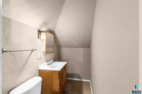 N Cliff Ave, Sioux Falls, SD 57103 photo 19