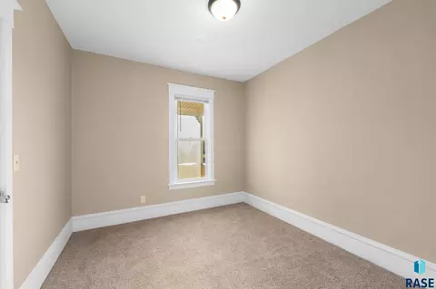 N Cliff Ave, Sioux Falls, SD 57103 photo 7