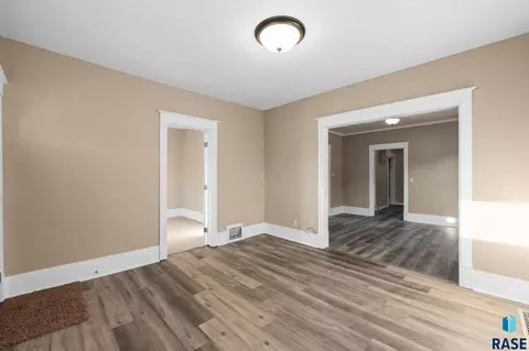 N Cliff Ave, Sioux Falls, SD 57103 photo 5