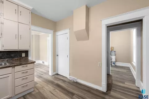 N Cliff Ave, Sioux Falls, SD 57103 photo 14
