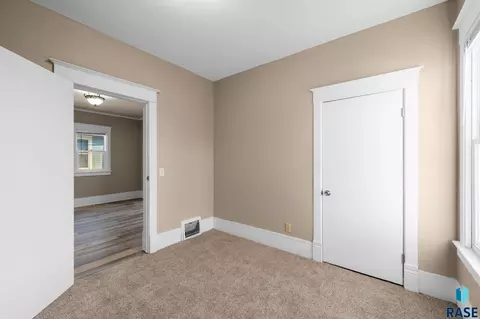 N Cliff Ave, Sioux Falls, SD 57103 photo 11