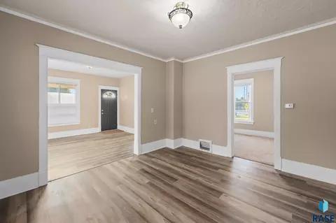 N Cliff Ave, Sioux Falls, SD 57103 photo 8