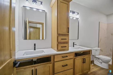 Bath - 1108 N Slate Ave, Brandon, SD 57005 photo 1 of 3