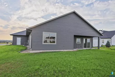 Exterior - 1108 N Slate Ave, Brandon, SD 57005 photo 3 of 3