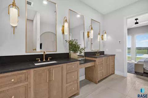 Bath - 48259 263rd St, Brandon, SD 57005 photo 6 of 15