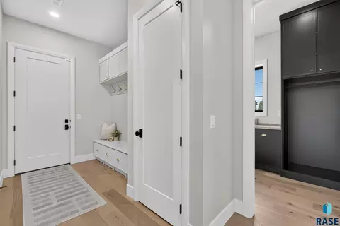 Entry Way - 48259 263rd St, Brandon, SD 57005 photo 4 of 11