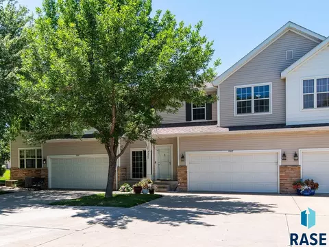 3207 W Ralph Rogers Rd, Sioux Falls, SD 57108