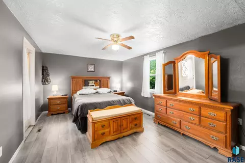 Bedroom - 27935 480th Ave, Canton, SD 57013 photo 4 of 9