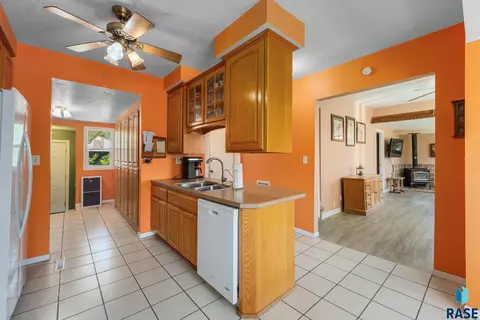 Kitchen - 27935 480th Ave, Canton, SD 57013 photo 7 of 7