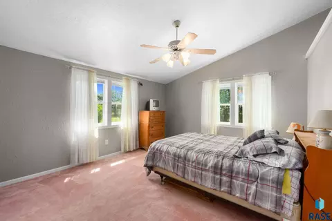 Bedroom - 27935 480th Ave, Canton, SD 57013 photo 3 of 9