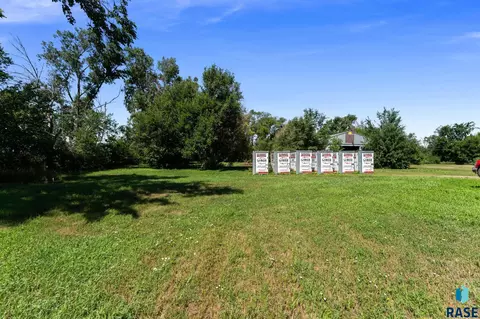 Exterior - 27935 480th Ave, Canton, SD 57013 photo 10 of 11