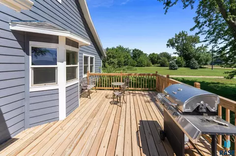 Exterior - 27935 480th Ave, Canton, SD 57013 photo 2 of 11