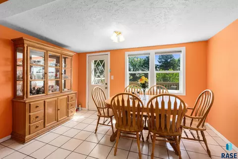 Dining - 27935 480th Ave, Canton, SD 57013 photo 2 of 3