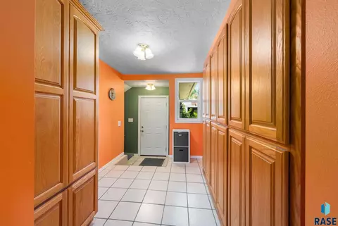 Entry Way - 27935 480th Ave, Canton, SD 57013 photo 1 of 3