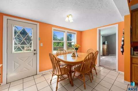 Dining - 27935 480th Ave, Canton, SD 57013 photo 1 of 3