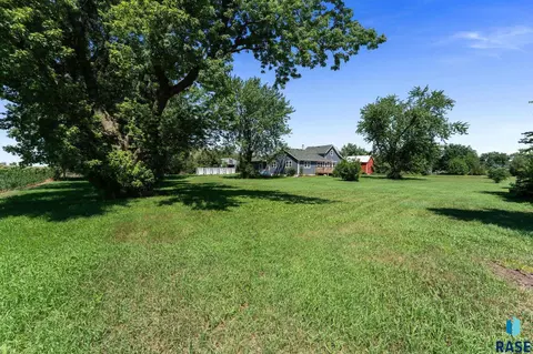 Exterior - 27935 480th Ave, Canton, SD 57013 photo 6 of 11