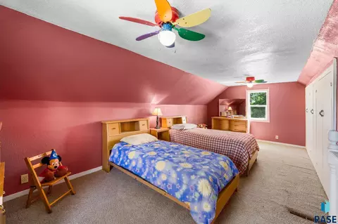 Bedroom - 27935 480th Ave, Canton, SD 57013 photo 6 of 9
