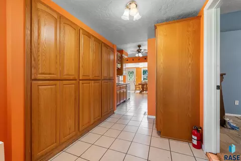 Entry Way - 27935 480th Ave, Canton, SD 57013 photo 2 of 3